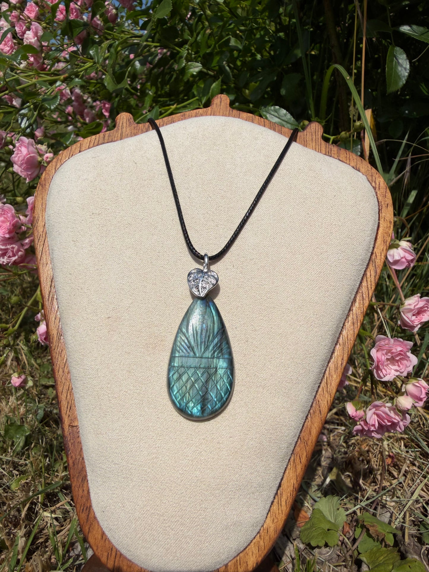 Labradorite gravée